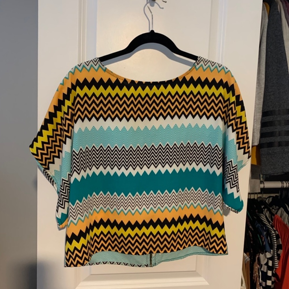 BUTTONS brand- Zip Zag top